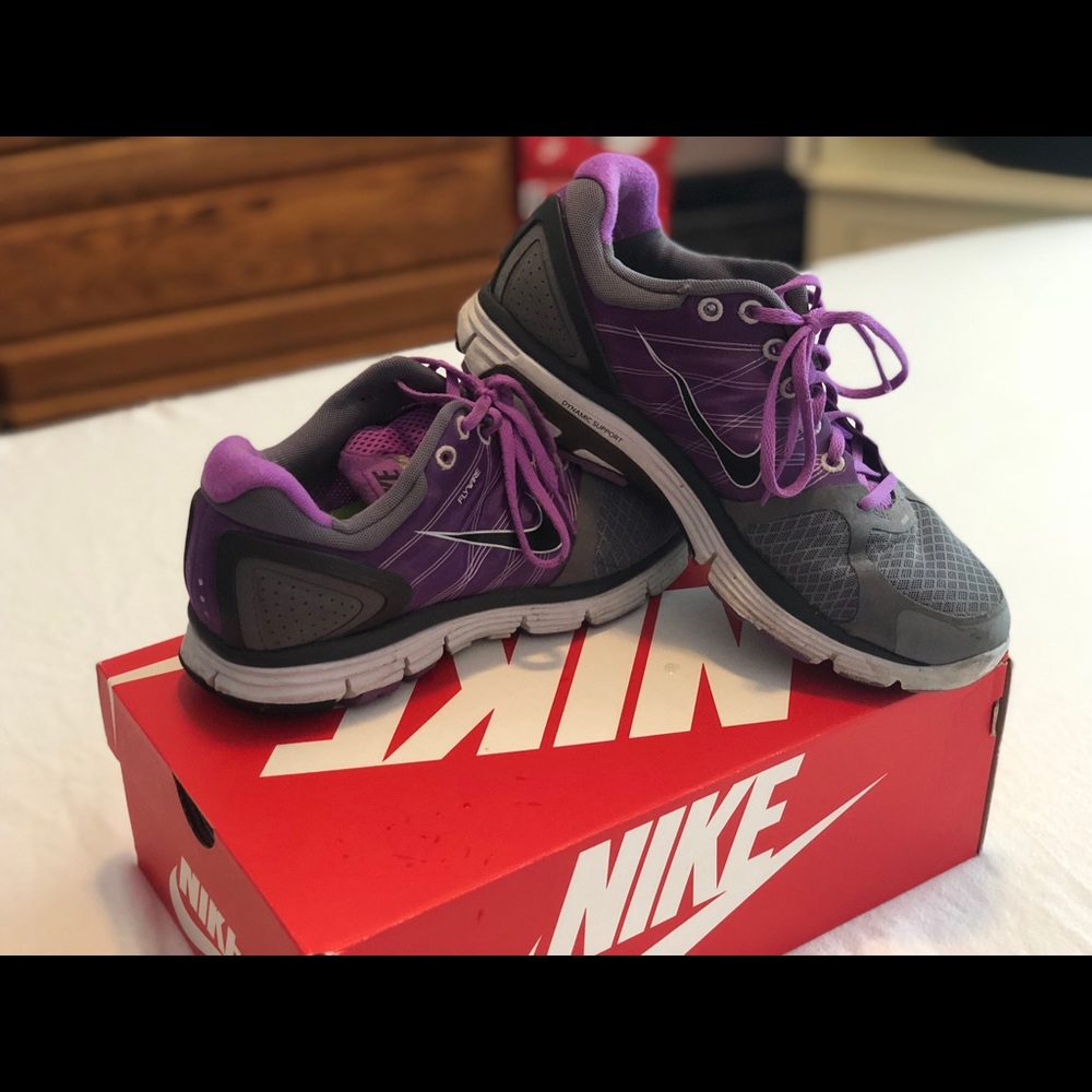 Nike lunarglide 2+ size 9